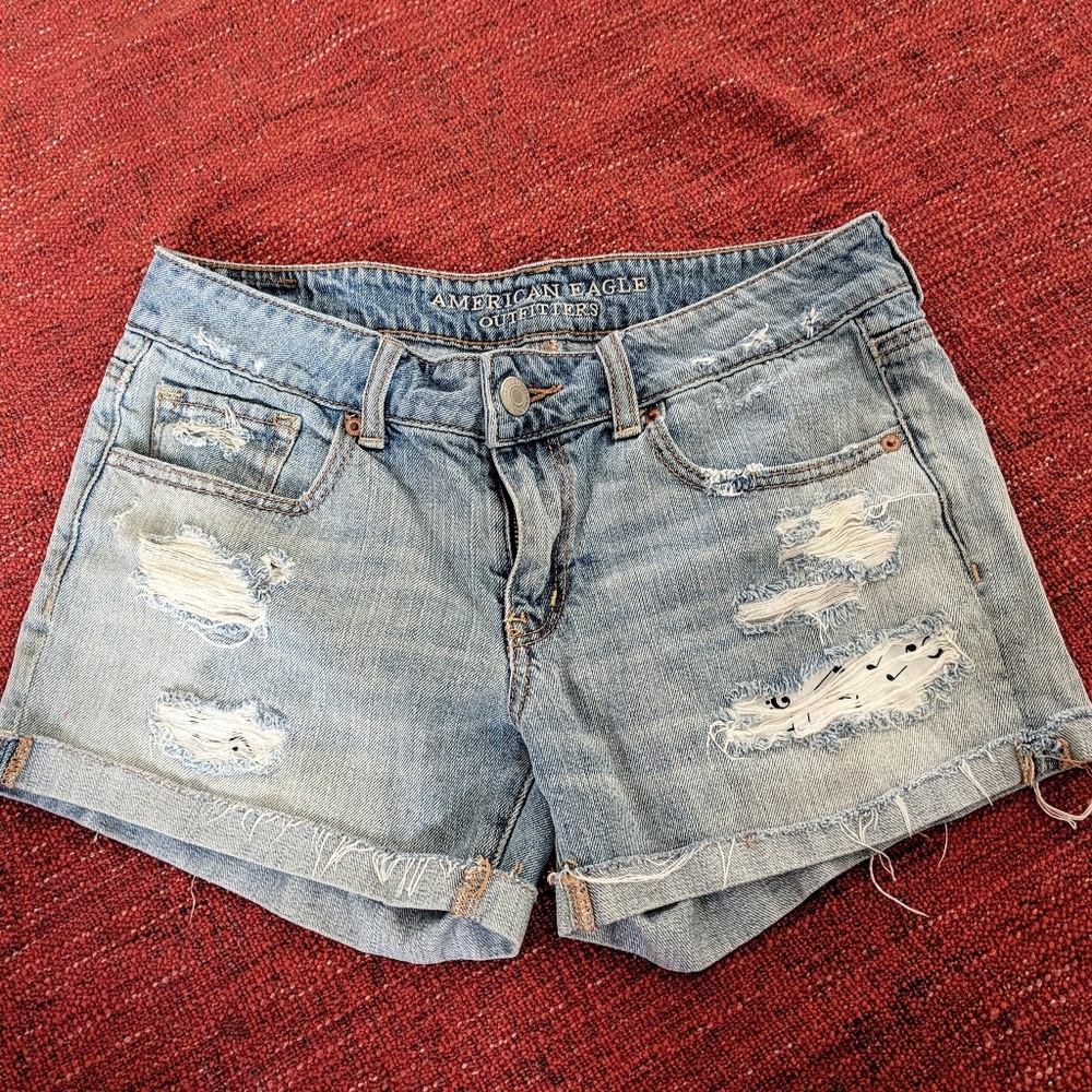 🌿 American Eagle -- Midi Denim Shorts - Like New